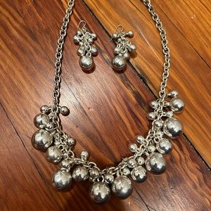 Necklace and earrings silver balls